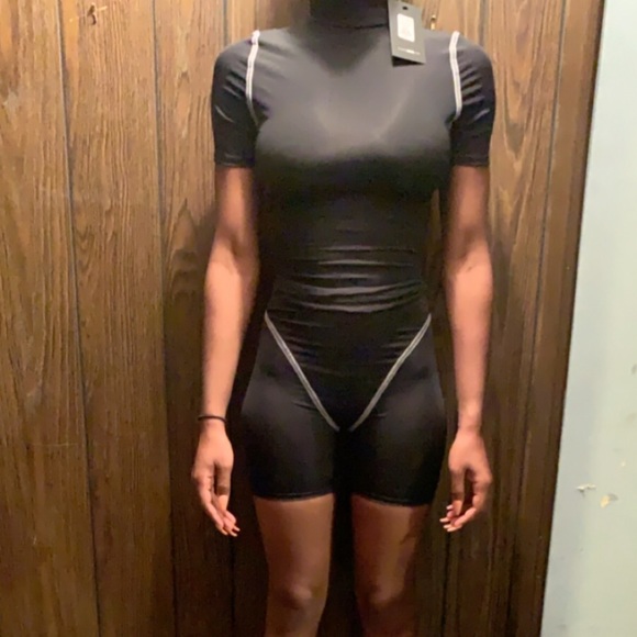 *SOLD* Romper - Picture 3 of 5